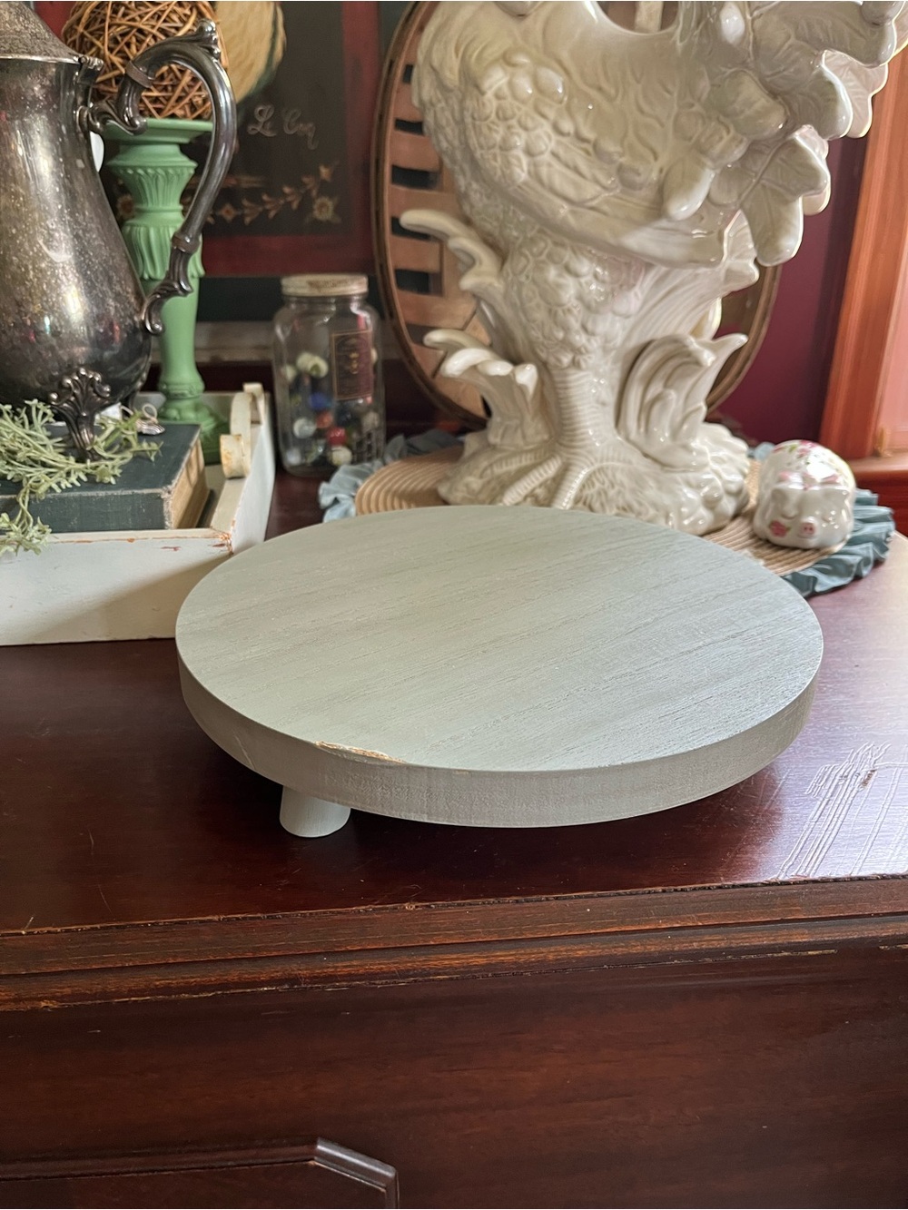 Round Wooden Display Stand in Pale Green/Gray